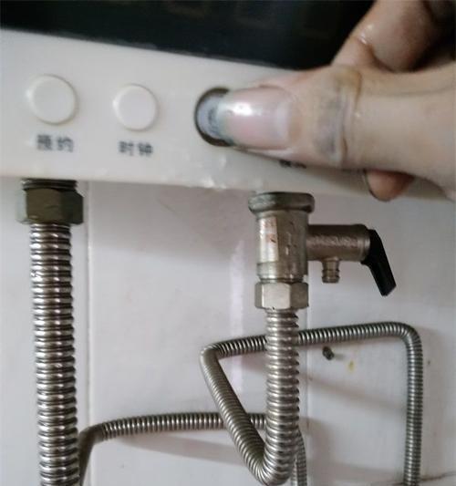 如何正确清洗热水器电热丝（掌握清洗技巧）