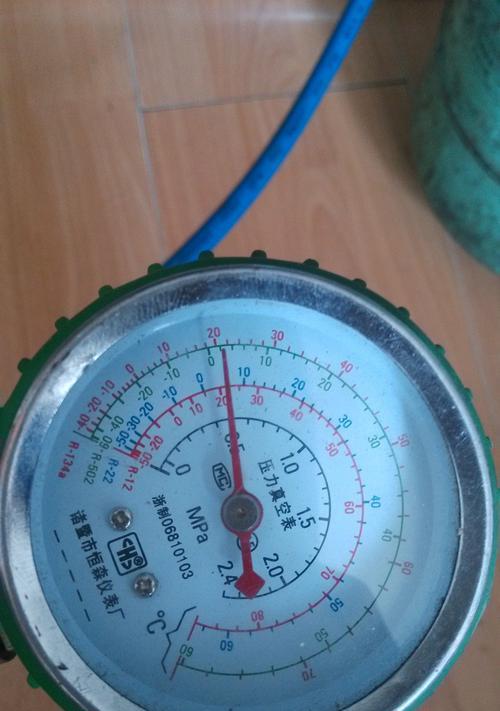 空调加氟方法详解（掌握自助加氟与专业维修技巧）