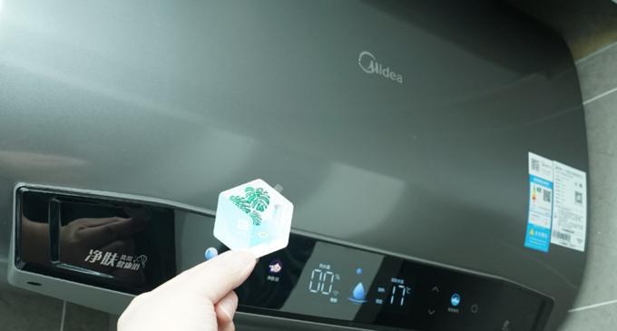 浴室电热水器的清洗方法（保持水质清洁）