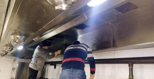 如何彻底清洁油烟机，让你的厨房清爽无异味（快速实用的清洁方法）