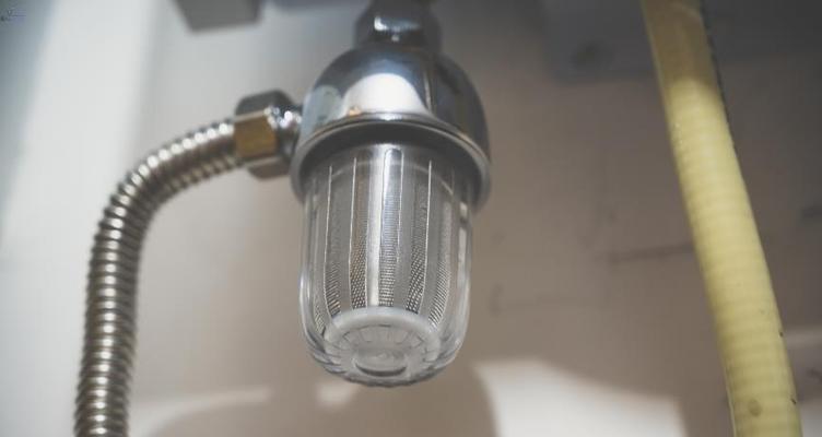 燃气热水器和空调清洗的必要性与方法（了解清洗的重要性）