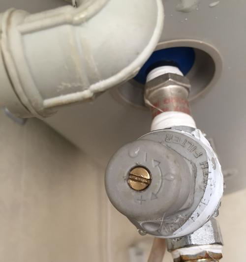 热水器排气孔滴水问题的原因及解决办法（排气孔滴水可能导致的危害及如何解决）