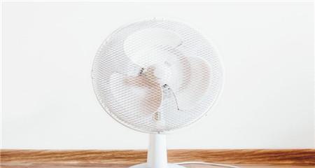 电风扇转不动的故障及自修方法（探索电风扇转不动的原因及解决办法）