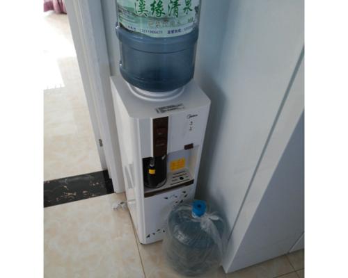 快速组装美的饮水机的方法（简单明了的步骤让你轻松完成组装）