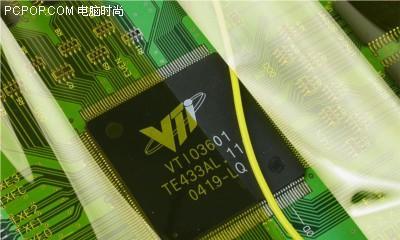 电脑显示器芯片烧了怎么办（解决显示器芯片烧坏问题的简易方法）
