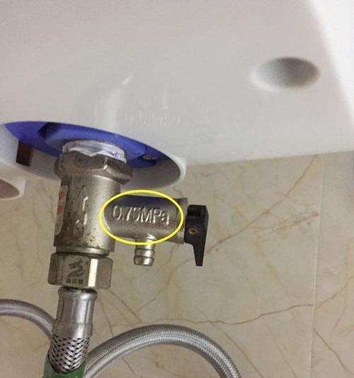 应对热水器管道漏水的解决方法（有效解决热水器管道漏水问题的实用技巧）