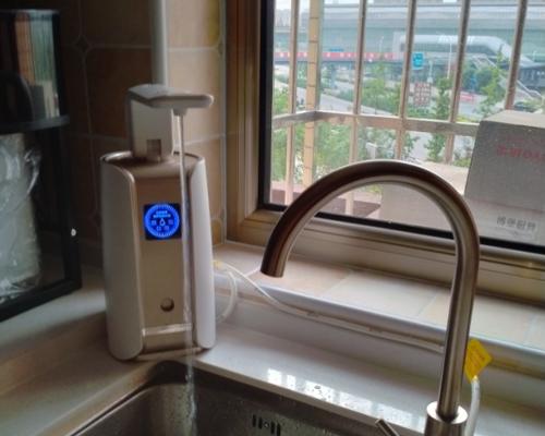 解决净水器安装后水量小的问题（水量小如何应对）