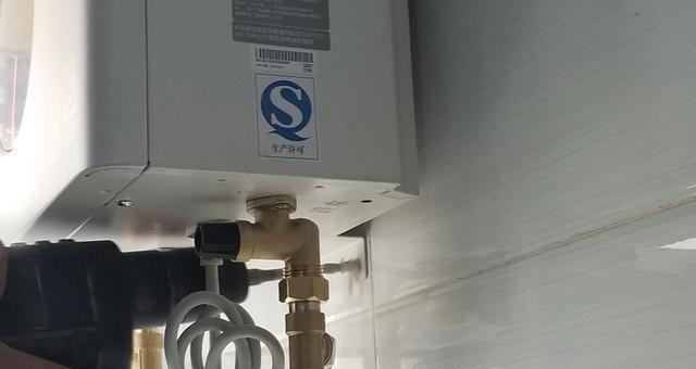 燃气热水器漏水的原因及应对措施（热水器漏水原因解析及修复技巧）