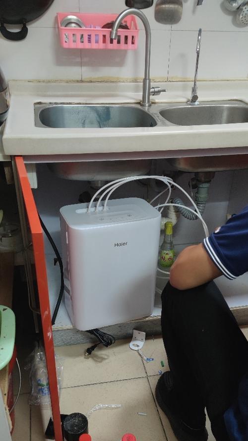 净水器出水有水垢（去除净水器出水中的水垢的简单方法）