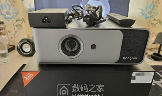 解决投影仪显示图像缩小的问题（方法和技巧）