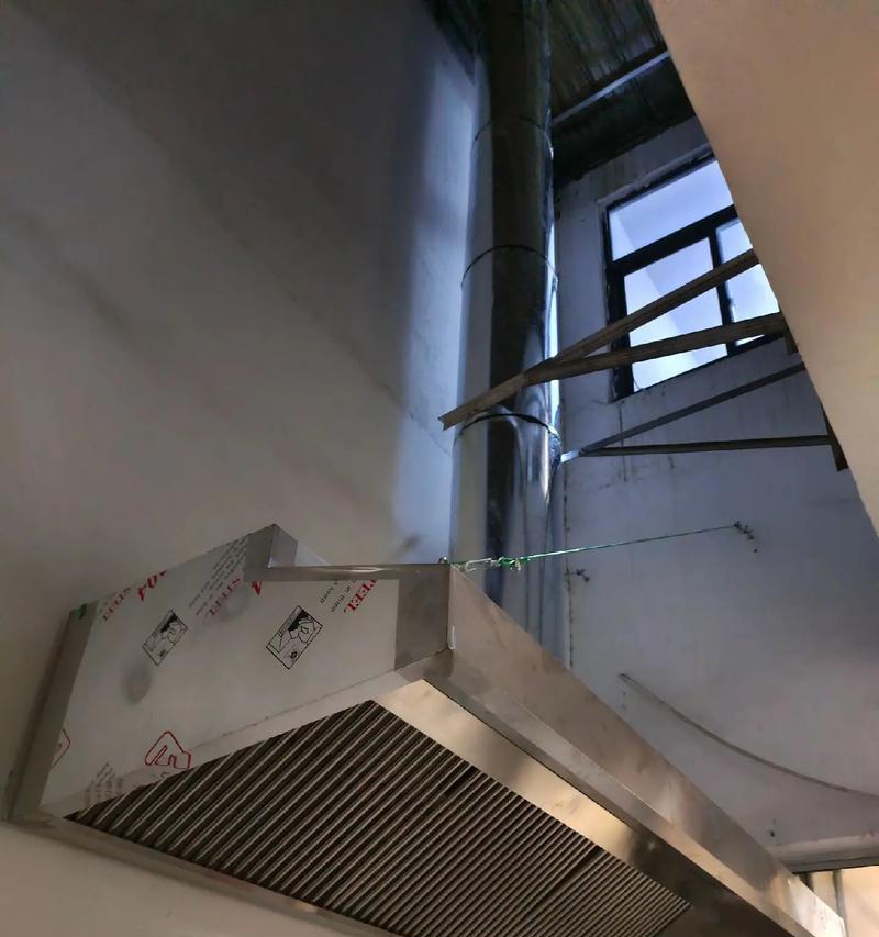 饭店厨房油烟机清洗的正确方法（保持饭店厨房油烟机清洁与安全）