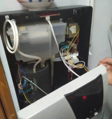 解决饮水机烧开水不排水问题的方法（快速解决饮水机烧开水不排水的情况）