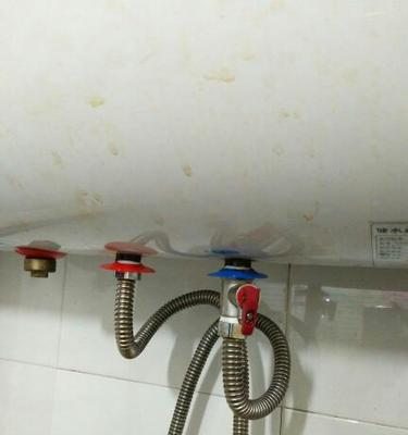 如何修理热水器冷水管漏水问题（解决热水器冷水管漏水的简易方法）
