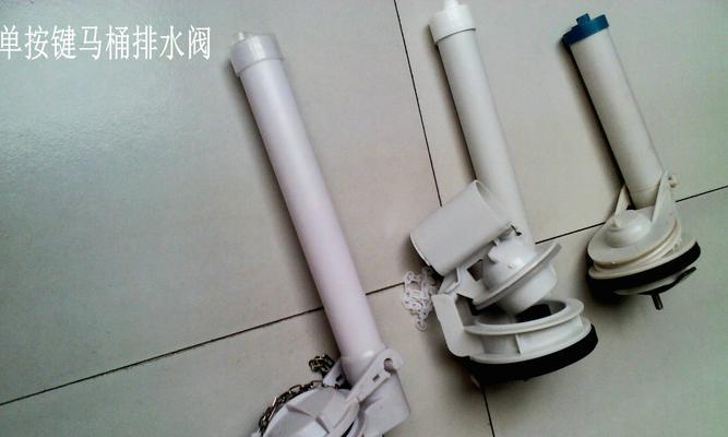 解决抽水马桶水箱漏水的方法（检查关键部位并进行修复）
