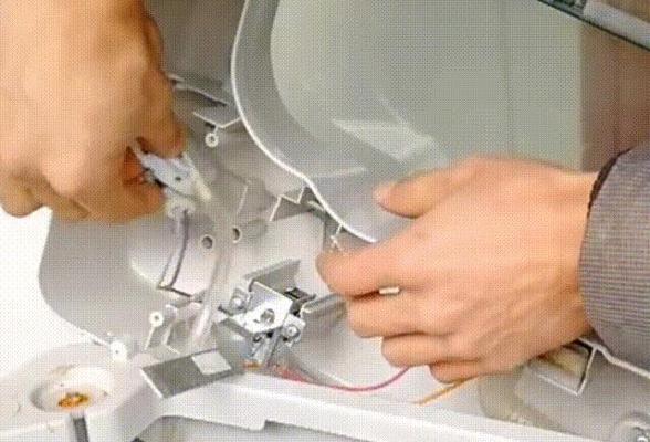 西门子洗衣机门锁不了的原因及解决方法（详细解析西门子洗衣机门锁失效可能的原因与修复技巧）