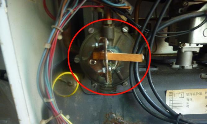 壁挂炉底部滴水问题处理方法（解决壁挂炉底部滴水问题的实用技巧与注意事项）