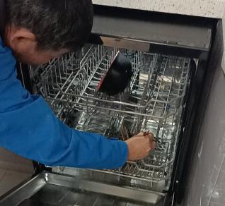 洗碗机进水不停的原因及解决方法（探究洗碗机进水不停的可能原因及简易维修方法）