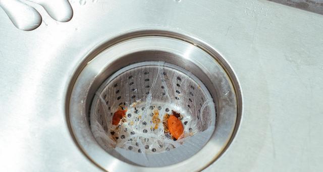洗碗机如何高效除垢（使用正确方法轻松清洁你的洗碗机）