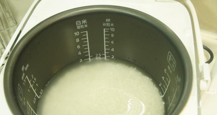如何解决电饭煲煮出潮湿米饭的问题（全面分析电饭煲米饭潮湿的原因及解决方法）