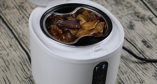如何解决电饭煲煮出潮湿米饭的问题（全面分析电饭煲米饭潮湿的原因及解决方法）