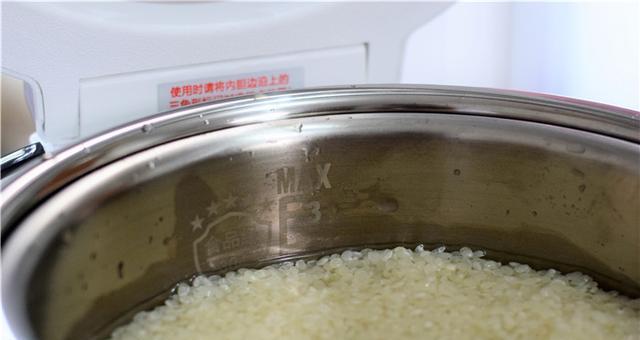如何解决电饭煲煮出潮湿米饭的问题（全面分析电饭煲米饭潮湿的原因及解决方法）