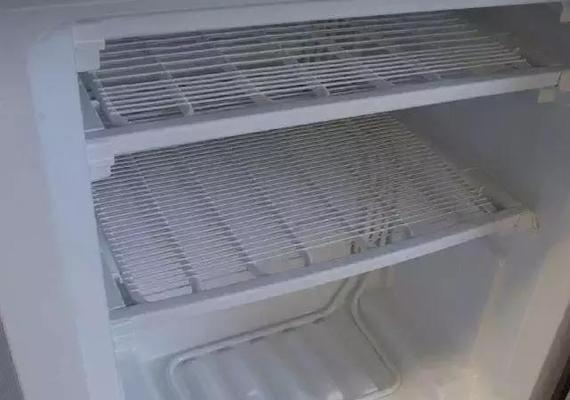 冰柜结霜的原因及解决方法（探究冰柜结霜的成因以及如何避免结霜问题）