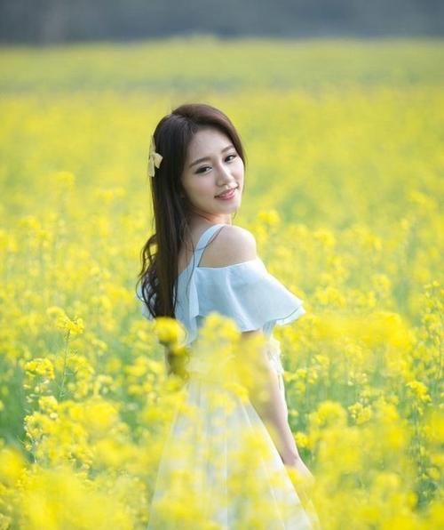 蛋仔举手机拍照姿势技巧是什么？如何拍出自然好看的照片？