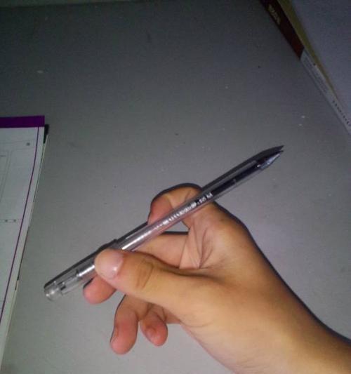男生反手拍照手机拿法？如何拍出自然的反手照片？