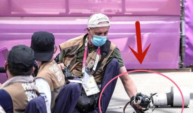 如何防止物品撞击相机镜头？保护措施有哪些？